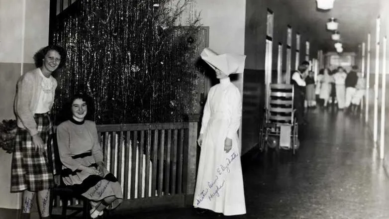 Daily life inside Carville, including shops and communal buildings